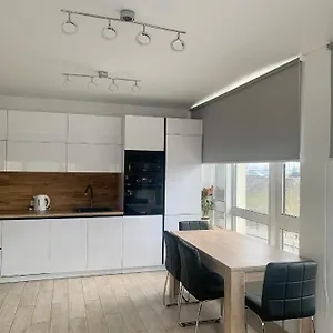 https://new-3-rooms-apartment-near-the-metro-station.hotels-of-kiev.com