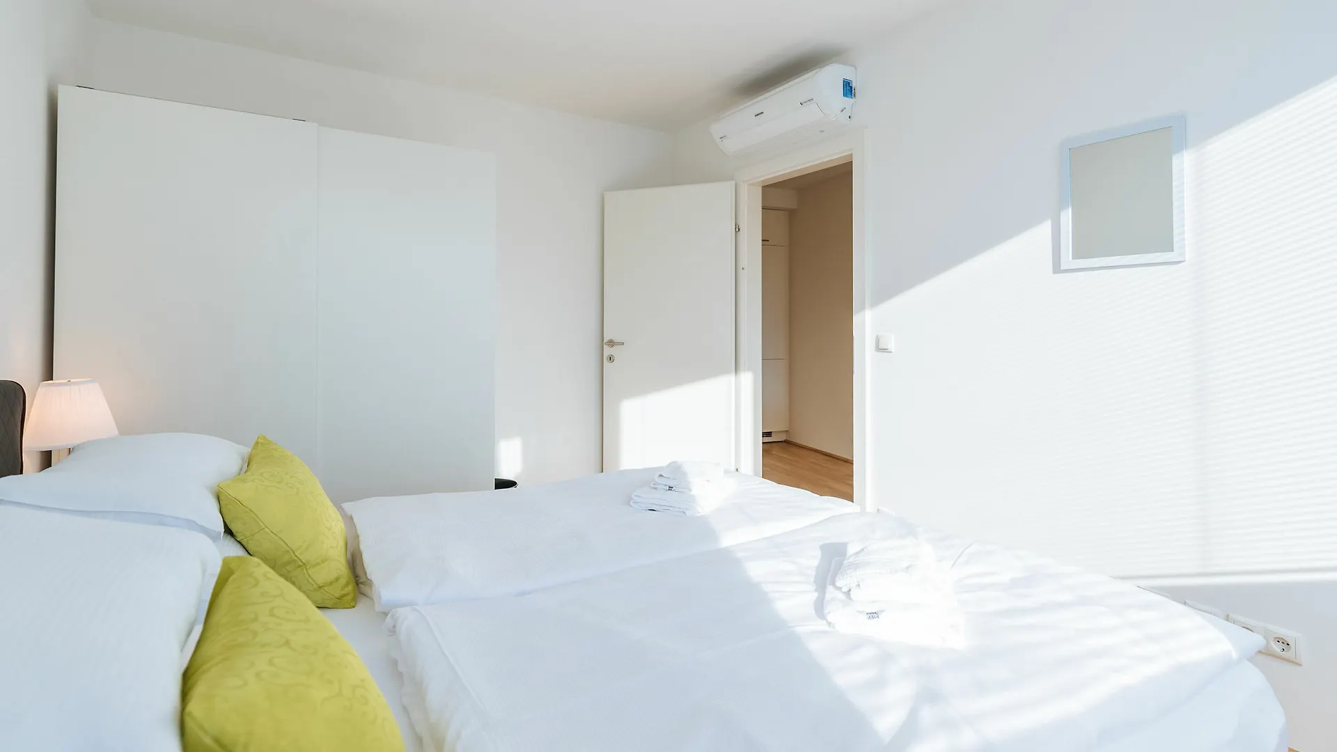 Vienna Mainstation - 10 Minutes To Citycenter - Apartments With Aircondition 0*,  Austria